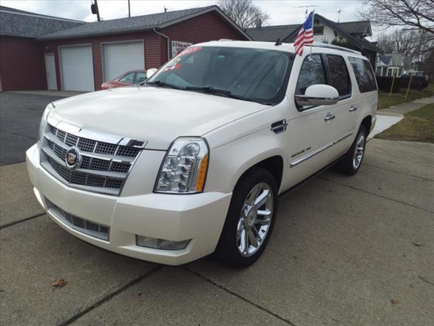 2013 White Diamond Tricoat Cadillac Escalade ESV Platinum Edition (1GYS4KEF9DR) with an 6.2L 6.2L Flex Fuel V8 403hp 417ft. lbs. Sequential-Port F.I. engine, 6-Speed Shiftable Automatic transmission, located at 5505 N. Summit St., Toledo, OH, 43611, (419) 729-2688, 41.654953, -83.530014 - Photo#23