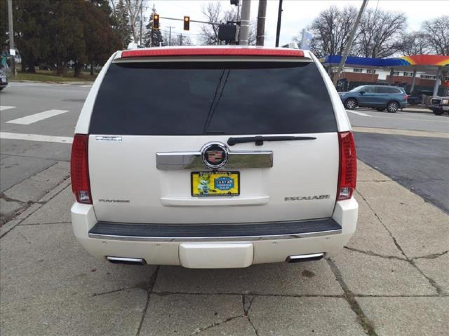 2013 White Diamond Tricoat Cadillac Escalade ESV Platinum Edition (1GYS4KEF9DR) with an 6.2L 6.2L Flex Fuel V8 403hp 417ft. lbs. Sequential-Port F.I. engine, 6-Speed Shiftable Automatic transmission, located at 5505 N. Summit St., Toledo, OH, 43611, (419) 729-2688, 41.654953, -83.530014 - Photo#26