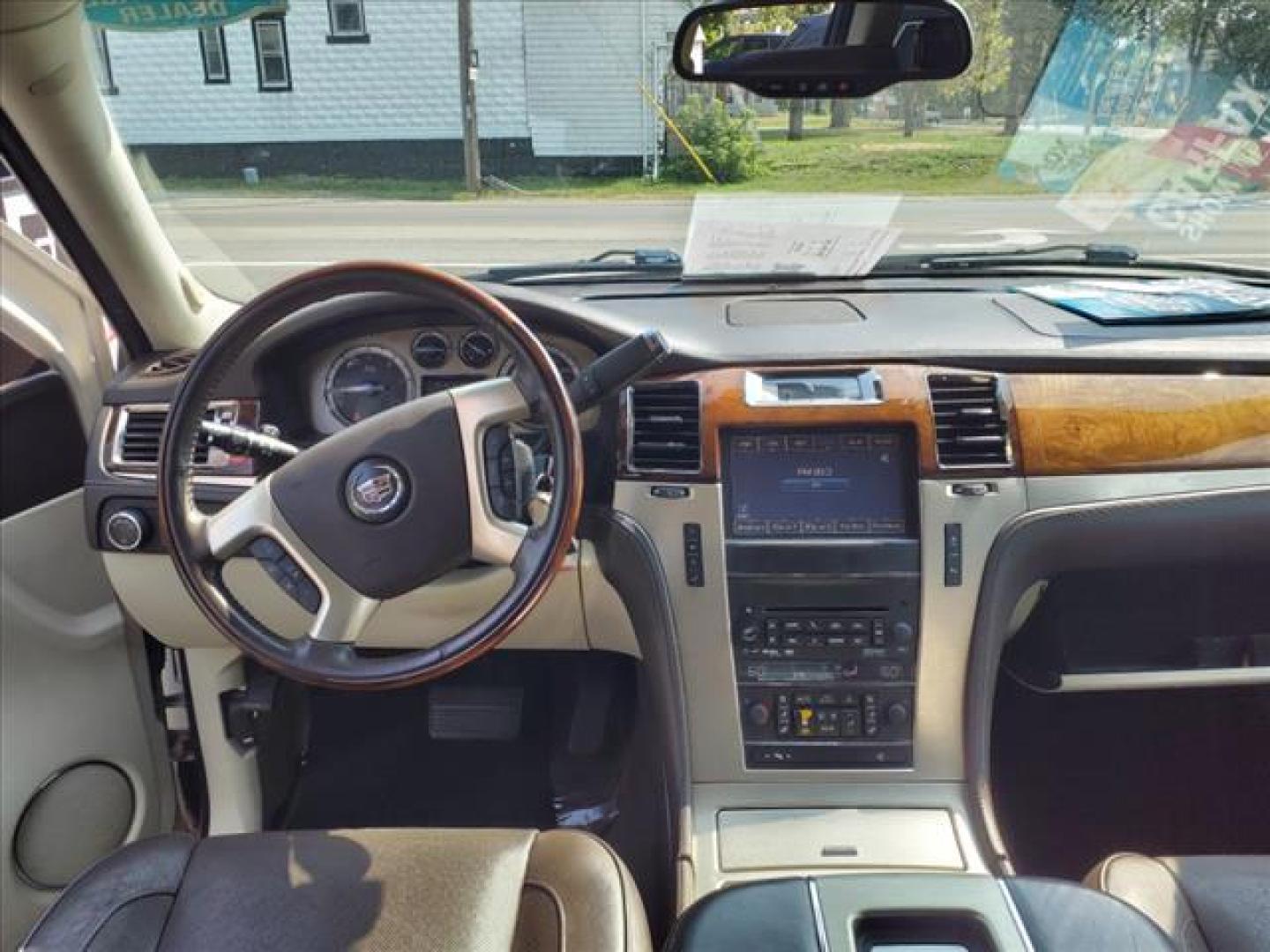 2013 White Diamond Tricoat Cadillac Escalade ESV Platinum Edition (1GYS4KEF9DR) with an 6.2L 6.2L Flex Fuel V8 403hp 417ft. lbs. Sequential-Port F.I. engine, 6-Speed Shiftable Automatic transmission, located at 5505 N. Summit St., Toledo, OH, 43611, (419) 729-2688, 41.654953, -83.530014 - Photo#8