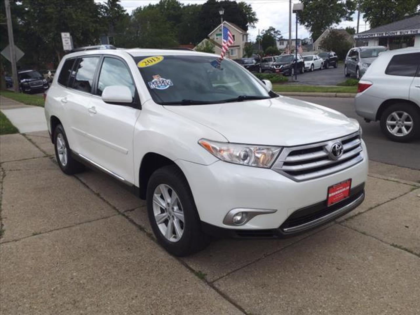 2013 Blizzard Pearl Toyota Highlander AWD SE (5TDBK3EH2DS) with an 3.5L 3.5L V6 270hp 248ft. lbs. Fuel Injected engine, 5-Speed Shiftable Automatic transmission, located at 5505 N. Summit St., Toledo, OH, 43611, (419) 729-2688, 41.654953, -83.530014 - Photo#19