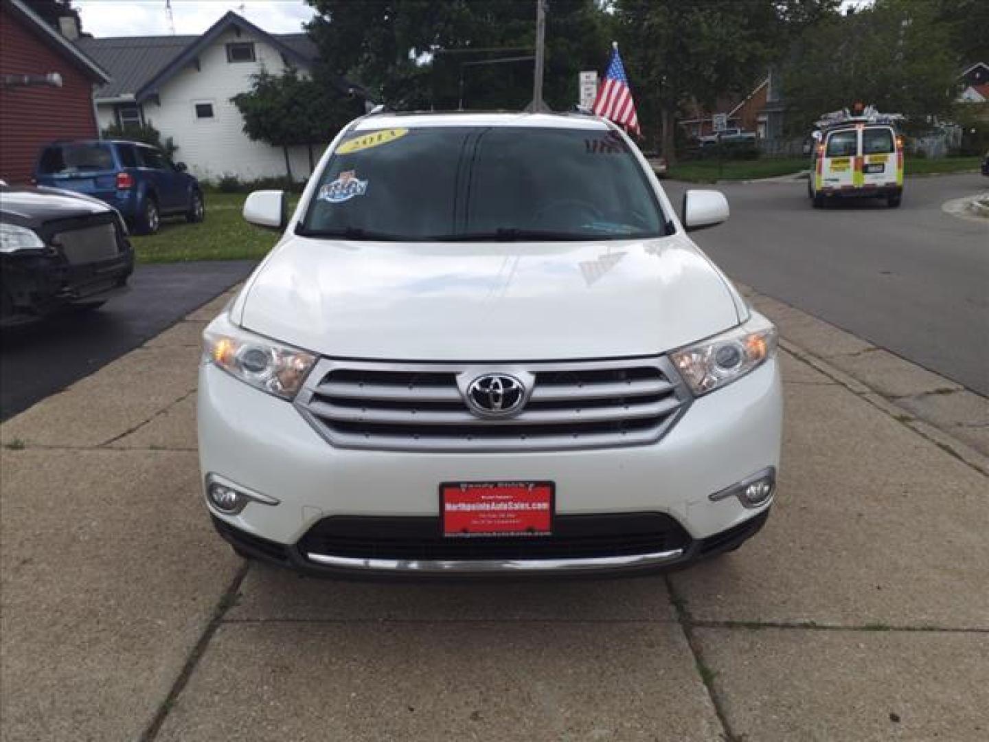 2013 Blizzard Pearl Toyota Highlander AWD SE (5TDBK3EH2DS) with an 3.5L 3.5L V6 270hp 248ft. lbs. Fuel Injected engine, 5-Speed Shiftable Automatic transmission, located at 5505 N. Summit St., Toledo, OH, 43611, (419) 729-2688, 41.654953, -83.530014 - Photo#20