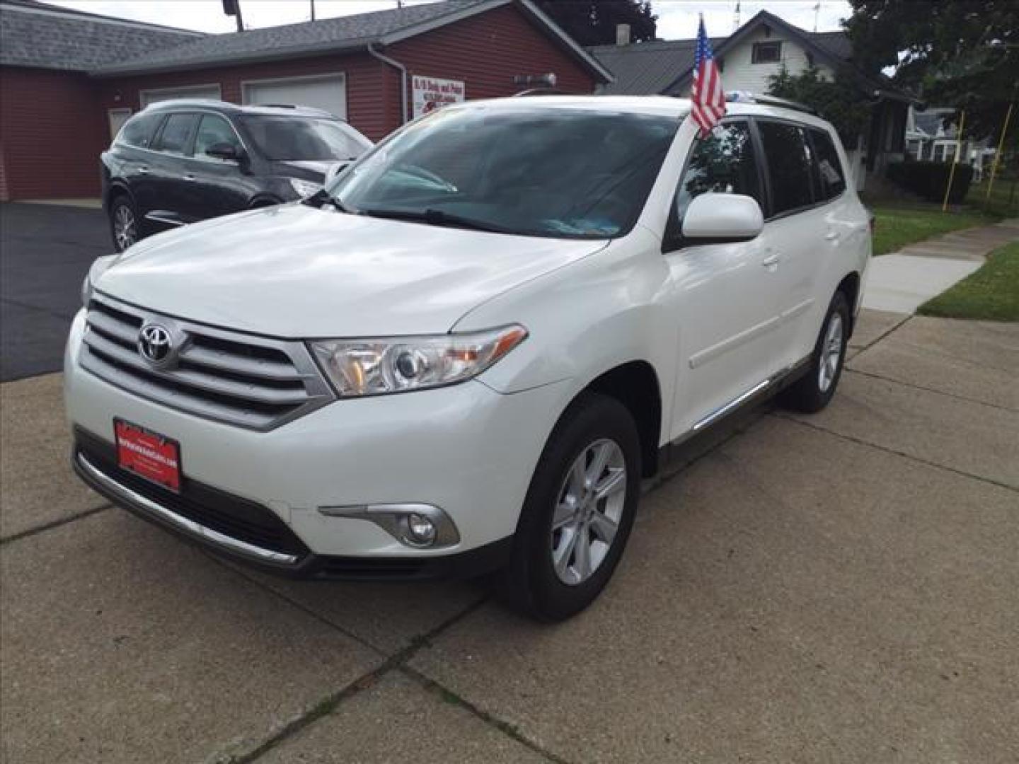 2013 Blizzard Pearl Toyota Highlander AWD SE (5TDBK3EH2DS) with an 3.5L 3.5L V6 270hp 248ft. lbs. Fuel Injected engine, 5-Speed Shiftable Automatic transmission, located at 5505 N. Summit St., Toledo, OH, 43611, (419) 729-2688, 41.654953, -83.530014 - Photo#21