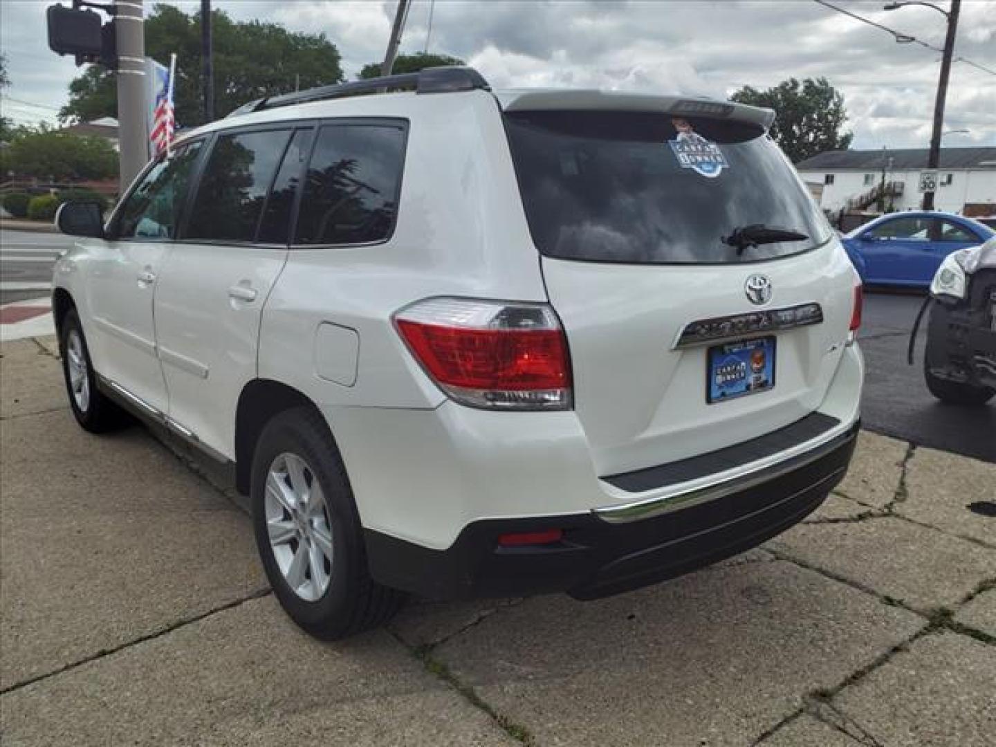 2013 Blizzard Pearl Toyota Highlander AWD SE (5TDBK3EH2DS) with an 3.5L 3.5L V6 270hp 248ft. lbs. Fuel Injected engine, 5-Speed Shiftable Automatic transmission, located at 5505 N. Summit St., Toledo, OH, 43611, (419) 729-2688, 41.654953, -83.530014 - Photo#23