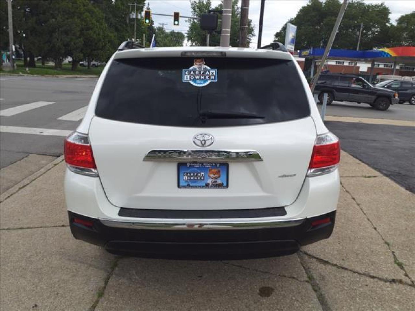 2013 Blizzard Pearl Toyota Highlander AWD SE (5TDBK3EH2DS) with an 3.5L 3.5L V6 270hp 248ft. lbs. Fuel Injected engine, 5-Speed Shiftable Automatic transmission, located at 5505 N. Summit St., Toledo, OH, 43611, (419) 729-2688, 41.654953, -83.530014 - Photo#24