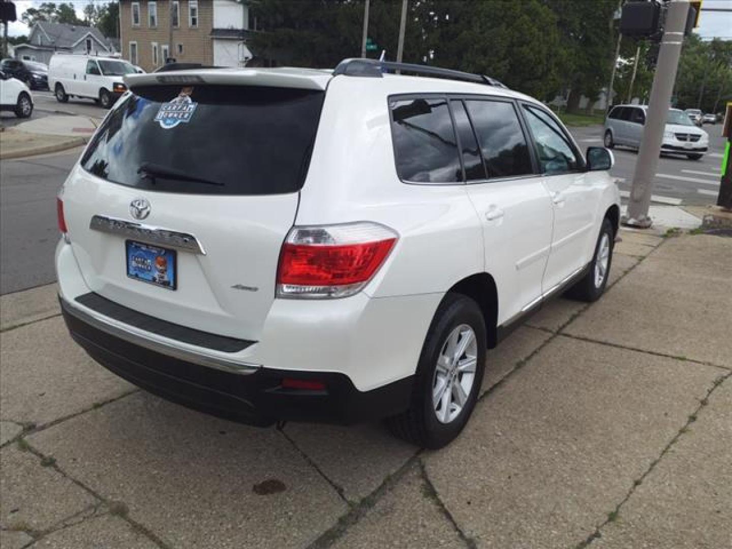 2013 Blizzard Pearl Toyota Highlander AWD SE (5TDBK3EH2DS) with an 3.5L 3.5L V6 270hp 248ft. lbs. Fuel Injected engine, 5-Speed Shiftable Automatic transmission, located at 5505 N. Summit St., Toledo, OH, 43611, (419) 729-2688, 41.654953, -83.530014 - Photo#25