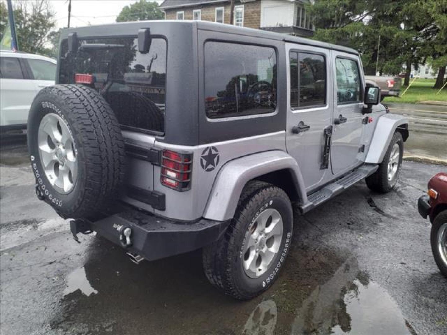 2015 Billet Silver Metallic Clear Coat Jeep Wrangler Unlimited Sahara (1C4BJWEG1FL) with an 3.6L 3.6L V6 285hp 260ft. lbs. Sequential Multiport Fuel Injection engine, 5-Speed Automatic transmission, located at 5505 N. Summit St., Toledo, OH, 43611, (419) 729-2688, 41.654953, -83.530014 - Photo#20