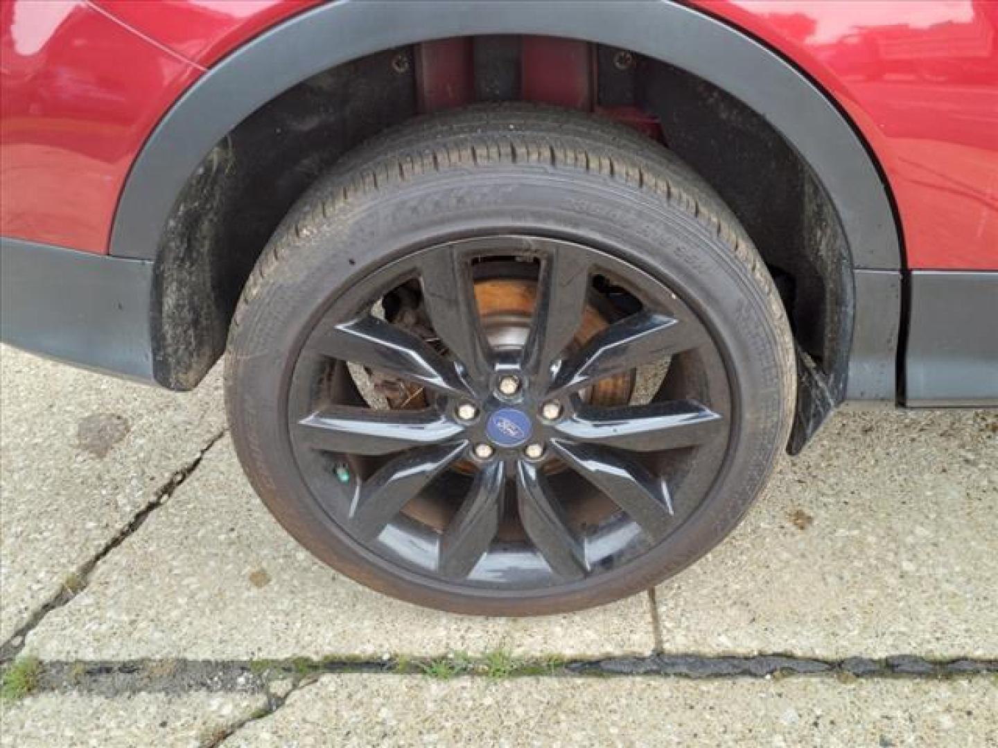 2017 Ruby Red Metallic Tinted Clearcoat Ford Escape SE (1FMCU0G95HU) with an 2.0L EcoBoost 2.0L Turbo I4 245hp 275ft. lbs. Direct Injection engine, 6-Speed Shiftable Automatic transmission, located at 5505 N. Summit St., Toledo, OH, 43611, (419) 729-2688, 41.654953, -83.530014 - Photo#26