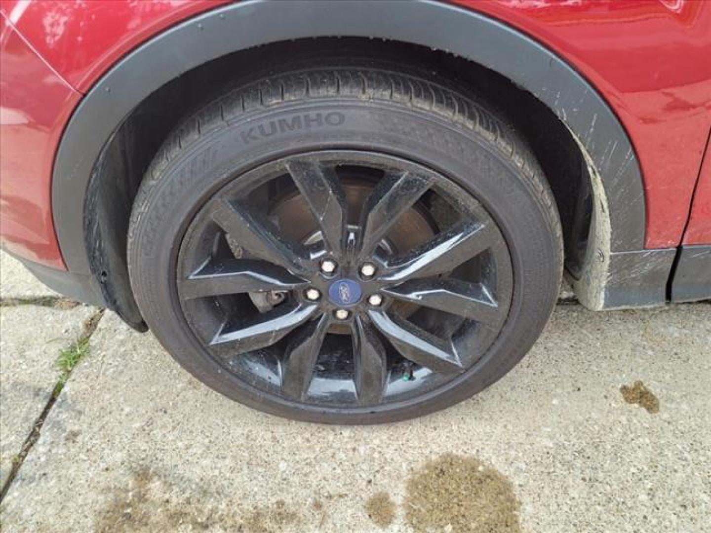 2017 Ruby Red Metallic Tinted Clearcoat Ford Escape SE (1FMCU0G95HU) with an 2.0L EcoBoost 2.0L Turbo I4 245hp 275ft. lbs. Direct Injection engine, 6-Speed Shiftable Automatic transmission, located at 5505 N. Summit St., Toledo, OH, 43611, (419) 729-2688, 41.654953, -83.530014 - Photo#28