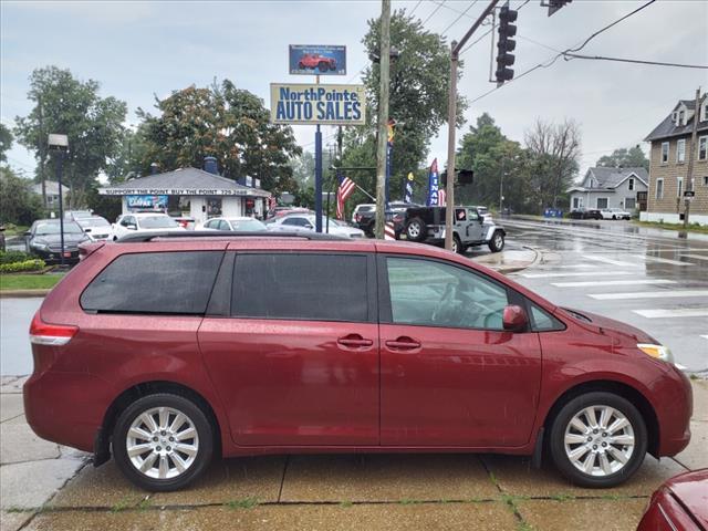 photo of 2012 Toyota Sienna AWD