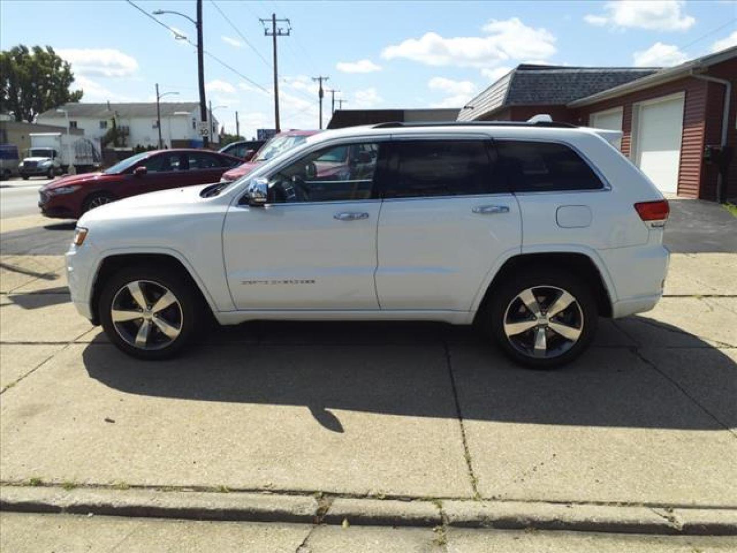 2014 Bright White Clear Coat Jeep Grand Cherokee 4x4 Overland (1C4RJFCG2EC) with an 3.6L 3.6L V6 290hp 260ft. lbs. Sequential Multiport Fuel Injection engine, 8-Speed Shiftable Automatic transmission, located at 5505 N. Summit St., Toledo, OH, 43611, (419) 729-2688, 41.654953, -83.530014 - Photo#22