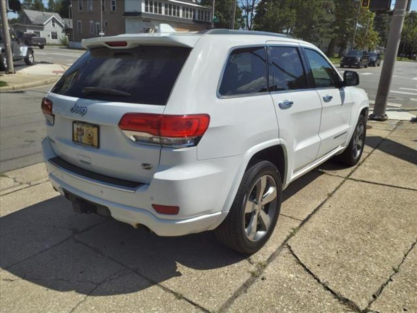 2014 Bright White Clear Coat Jeep Grand Cherokee 4x4 Overland (1C4RJFCG2EC) with an 3.6L 3.6L V6 290hp 260ft. lbs. Sequential Multiport Fuel Injection engine, 8-Speed Shiftable Automatic transmission, located at 5505 N. Summit St., Toledo, OH, 43611, (419) 729-2688, 41.654953, -83.530014 - Photo#25