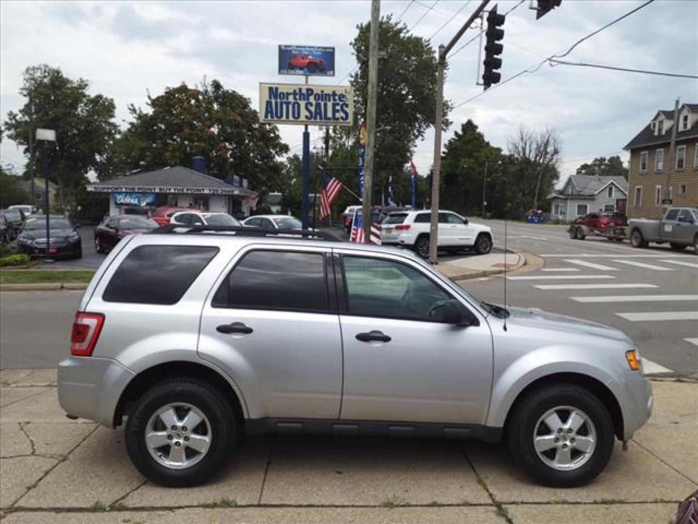 2012 Ingot Silver Metallic Ford Escape XLT (1FMCU0DG7CK) with an 3.0L 3.0L Flex Fuel V6 240hp 223ft. lbs. Sequential Multiport Fuel Injection engine, 6-Speed Automatic transmission, located at 5505 N. Summit St., Toledo, OH, 43611, (419) 729-2688, 41.654953, -83.530014 - Photo#0