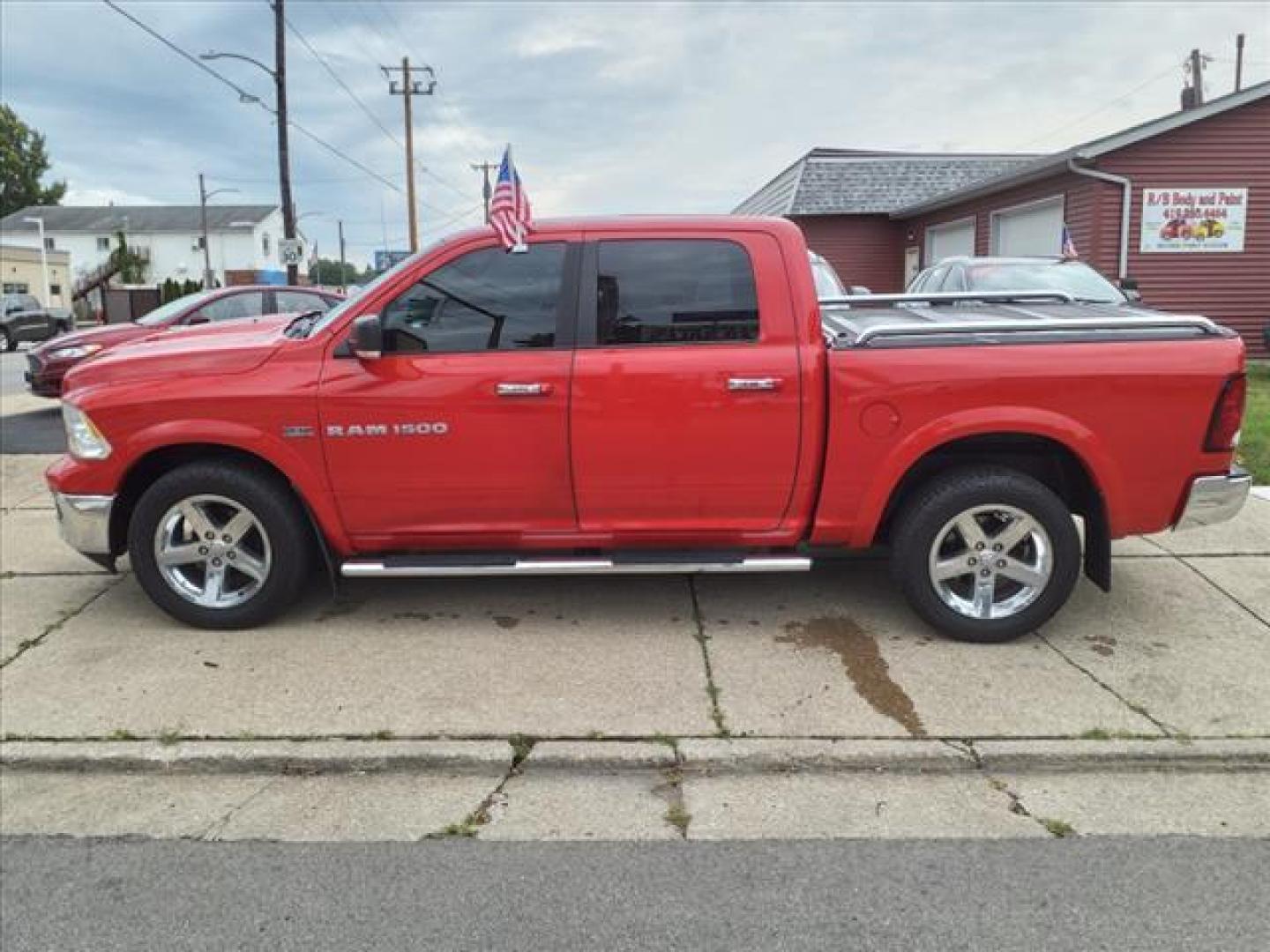 2012 Flame Red Clear Coat/Mineral Gray Metallic Clear C RAM 1500 4x4 Outdoorsman (1C6RD7LT9CS) with an 5.7L HEMI 5.7L V8 390hp 407ft. lbs. Sequential Multiport Fuel Injection engine, 6-Speed Automatic transmission, located at 5505 N. Summit St., Toledo, OH, 43611, (419) 729-2688, 41.654953, -83.530014 - Photo#18