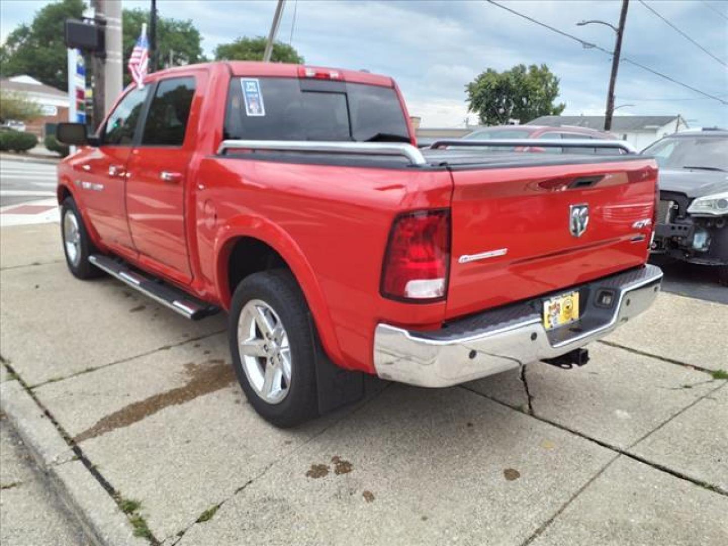 2012 Flame Red Clear Coat/Mineral Gray Metallic Clear C RAM 1500 4x4 Outdoorsman (1C6RD7LT9CS) with an 5.7L HEMI 5.7L V8 390hp 407ft. lbs. Sequential Multiport Fuel Injection engine, 6-Speed Automatic transmission, located at 5505 N. Summit St., Toledo, OH, 43611, (419) 729-2688, 41.654953, -83.530014 - Photo#19