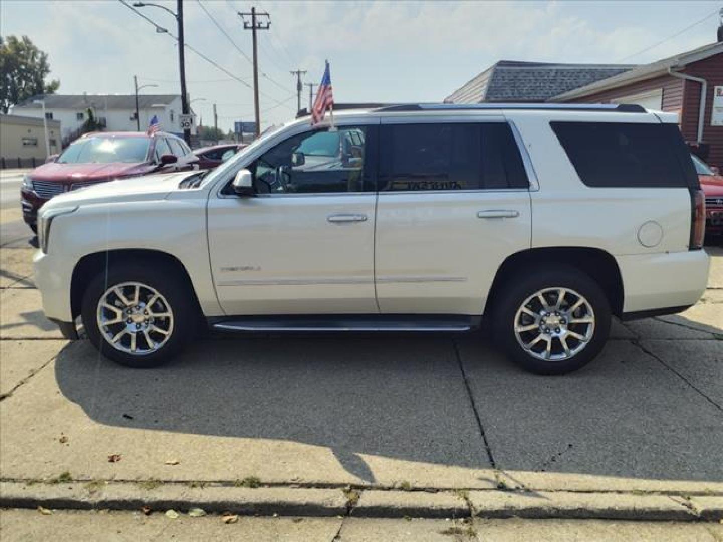 2015 Summit White GMC Yukon 4x4 Denali (1GKS2CKJ6FR) with an 6.2L EcoTec3 6.2L V8 420hp 460ft. lbs. Direct Injection engine, Automatic transmission, located at 5505 N. Summit St., Toledo, OH, 43611, (419) 729-2688, 41.654953, -83.530014 - Photo#25