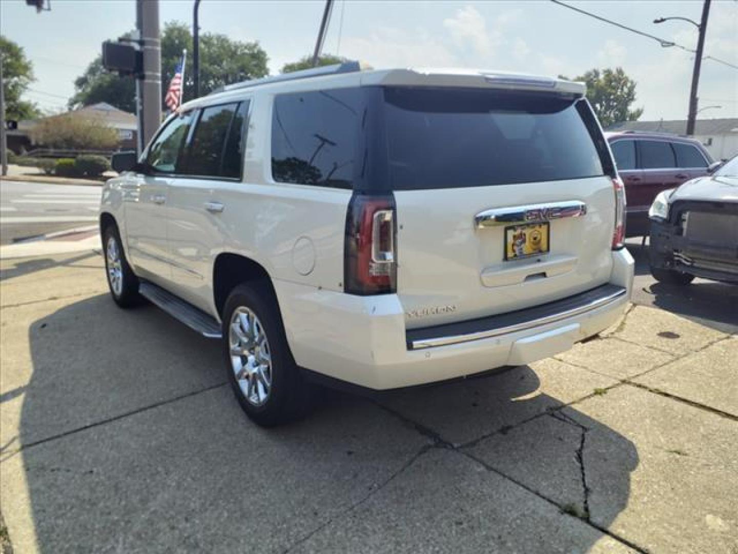 2015 Summit White GMC Yukon 4x4 Denali (1GKS2CKJ6FR) with an 6.2L EcoTec3 6.2L V8 420hp 460ft. lbs. Direct Injection engine, Automatic transmission, located at 5505 N. Summit St., Toledo, OH, 43611, (419) 729-2688, 41.654953, -83.530014 - Photo#26