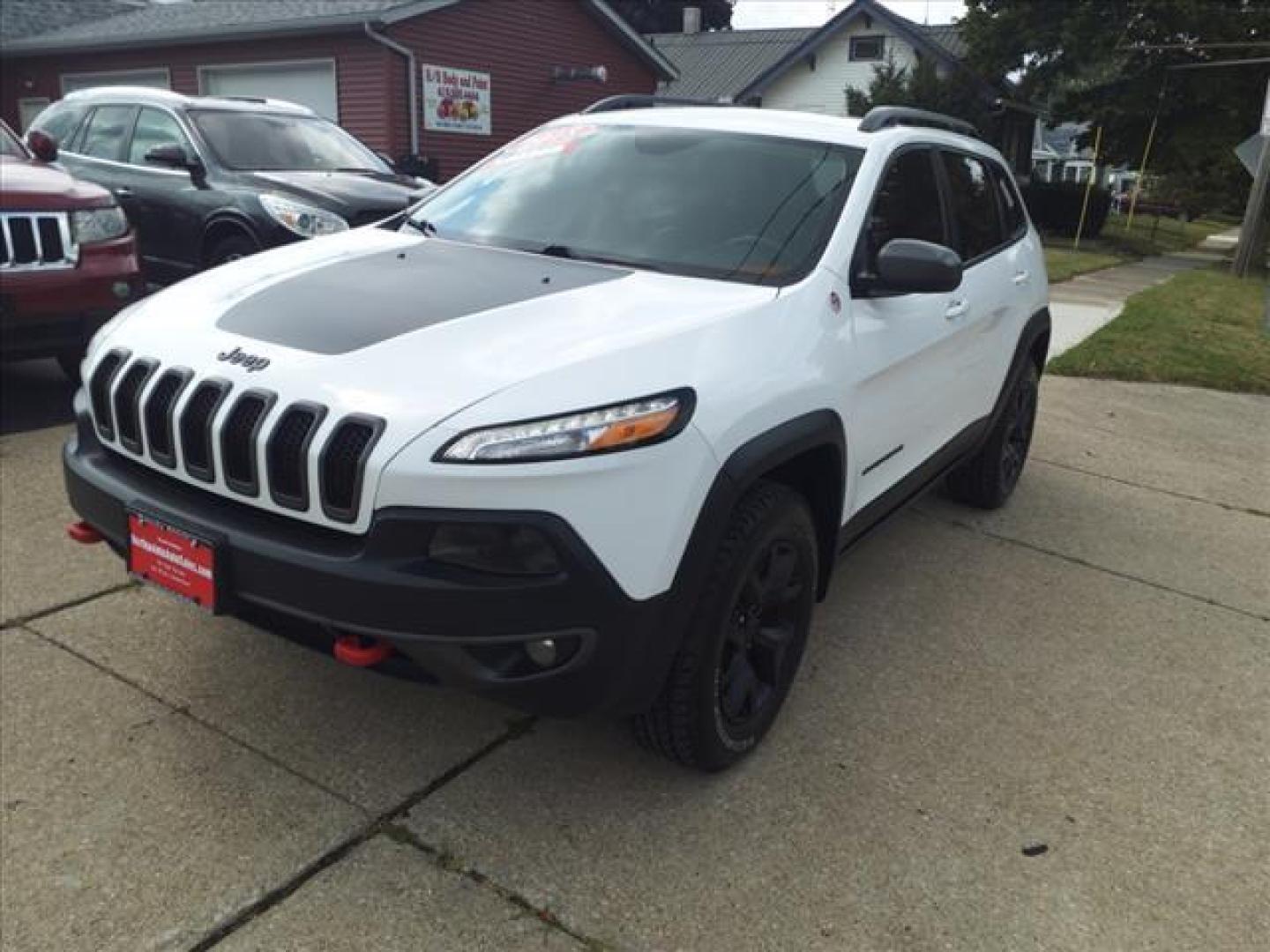 2018 Bright White Clear Coat Jeep Cherokee 4x4 Trailhawk (1C4PJMBX4JD) with an 3.2L 3.2L V6 271hp 239ft. lbs. Sequential Multiport Fuel Injection engine, 4WD 9-Speed Shiftable Automatic transmission, located at 5505 N. Summit St., Toledo, OH, 43611, (419) 729-2688, 41.654953, -83.530014 - Photo#19