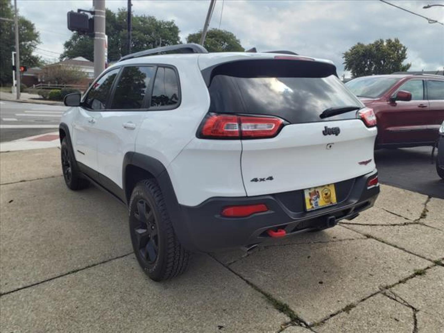 2018 Bright White Clear Coat Jeep Cherokee 4x4 Trailhawk (1C4PJMBX4JD) with an 3.2L 3.2L V6 271hp 239ft. lbs. Sequential Multiport Fuel Injection engine, 4WD 9-Speed Shiftable Automatic transmission, located at 5505 N. Summit St., Toledo, OH, 43611, (419) 729-2688, 41.654953, -83.530014 - Photo#21