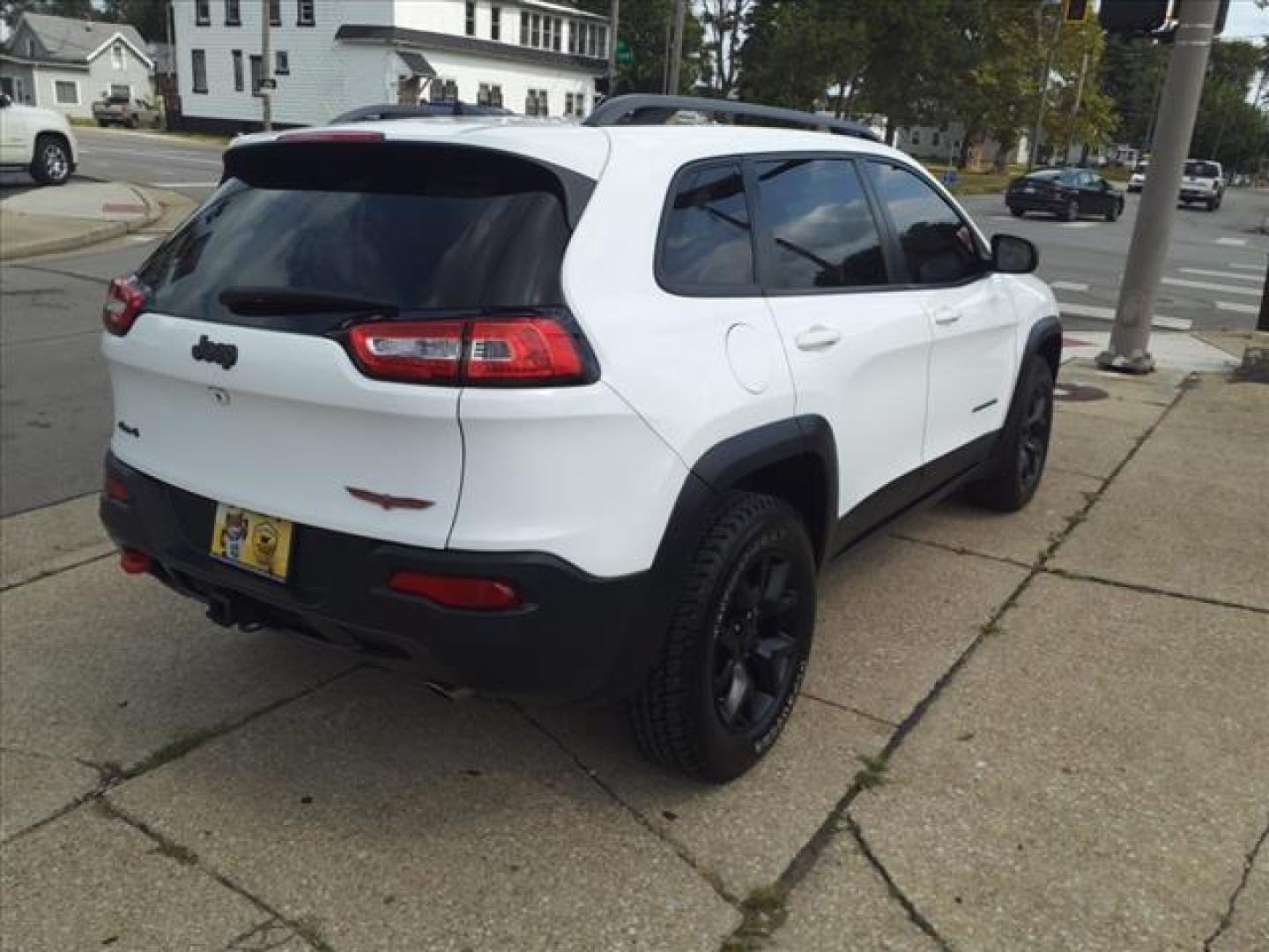 2018 Bright White Clear Coat Jeep Cherokee 4x4 Trailhawk (1C4PJMBX4JD) with an 3.2L 3.2L V6 271hp 239ft. lbs. Sequential Multiport Fuel Injection engine, 4WD 9-Speed Shiftable Automatic transmission, located at 5505 N. Summit St., Toledo, OH, 43611, (419) 729-2688, 41.654953, -83.530014 - Photo#23