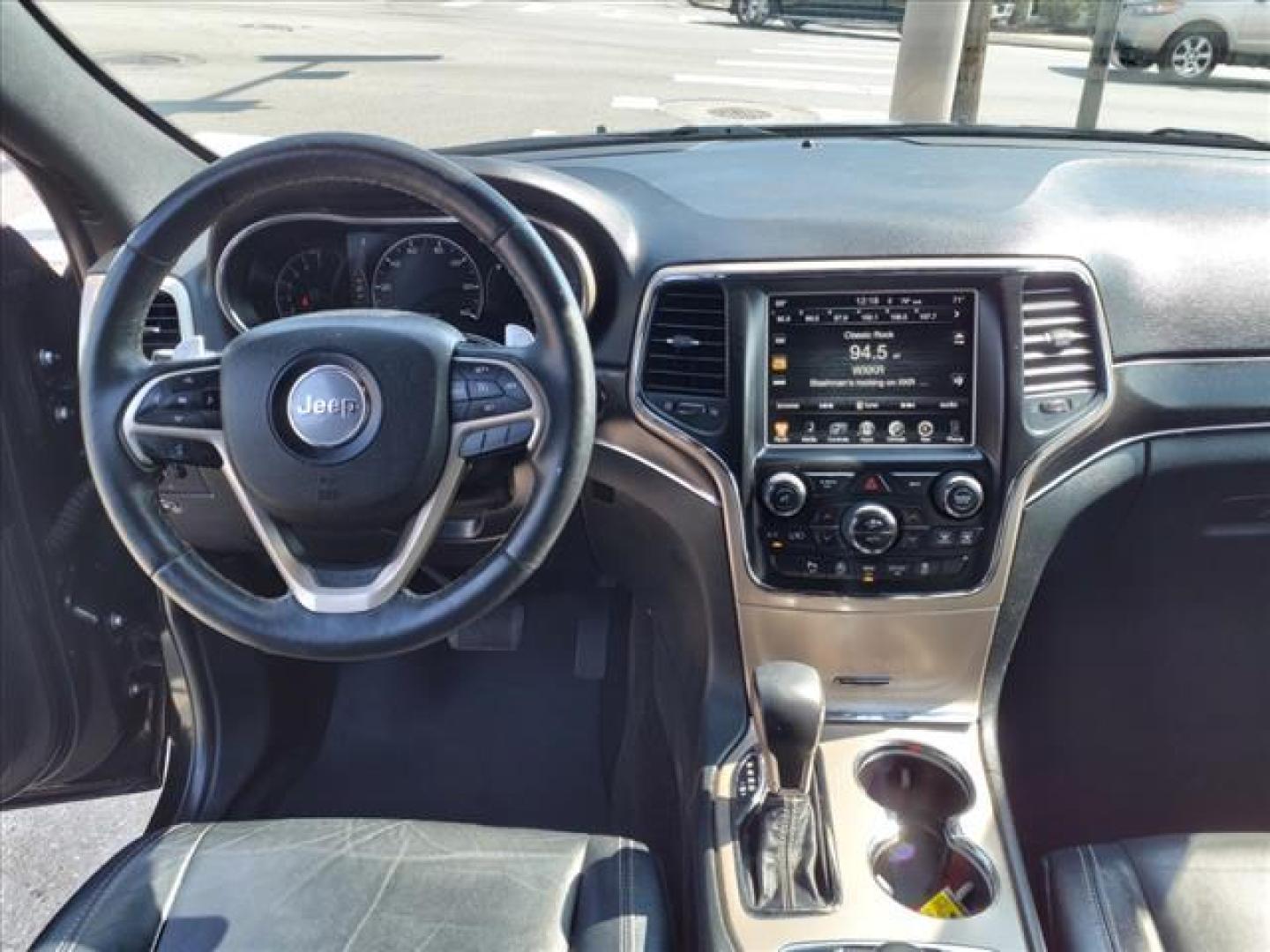 2017 Diamond Black Crystal Pearl Coat Jeep Grand Cherokee Limited (1C4RJFBG5HC) with an 3.6L Pentastar 3.6L V6 295hp 260ft. lbs. Sequential Multiport Fuel Injection engine, 8-Speed Shiftable Automatic transmission, located at 5505 N. Summit St., Toledo, OH, 43611, (419) 729-2688, 41.654953, -83.530014 - Photo#4