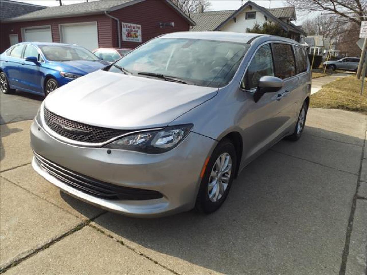 2018 Billet Silver Metallic Clear Coat Chrysler Pacifica LX (2C4RC1CG9JR) with an 3.6L Pentastar 3.6L V6 287hp 262ft. lbs. Sequential Multiport Fuel Injection engine, 9-Speed Shiftable Automatic transmission, located at 5505 N. Summit St., Toledo, OH, 43611, (419) 729-2688, 41.654953, -83.530014 - Photo#21