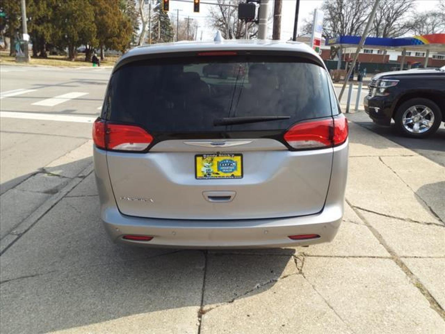 2018 Billet Silver Metallic Clear Coat Chrysler Pacifica LX (2C4RC1CG9JR) with an 3.6L Pentastar 3.6L V6 287hp 262ft. lbs. Sequential Multiport Fuel Injection engine, 9-Speed Shiftable Automatic transmission, located at 5505 N. Summit St., Toledo, OH, 43611, (419) 729-2688, 41.654953, -83.530014 - Photo#24