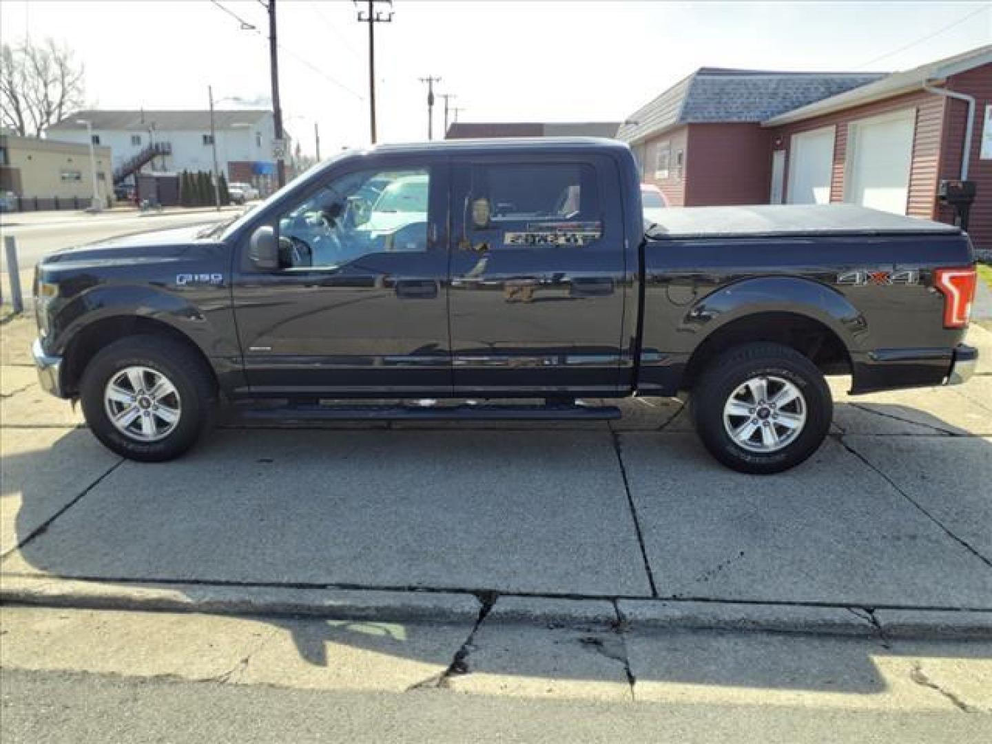 2015 Tuxedo Black Metallic Ford F-150 4x4 XLT (1FTEW1EG8FF) with an 3.5L EcoBoost 3.5L Twin Turbo V6 365hp 420ft. lbs. Direct Injection engine, 6-Speed Shiftable Automatic transmission, located at 5505 N. Summit St., Toledo, OH, 43611, (419) 729-2688, 41.654953, -83.530014 - Photo#17