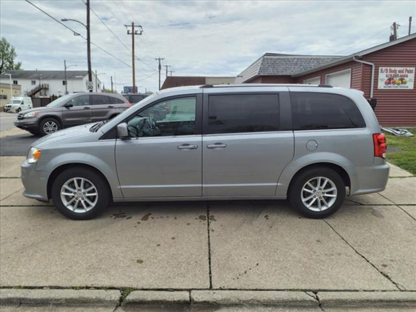 2020 Billet Clear Coat Dodge Grand Caravan SXT (2C4RDGCGXLR) with an 3.6L Pentastar 3.6L Flex Fuel V6 283hp 260ft. lbs. Sequential Multiport Fuel Injection engine, 6-Speed Shiftable Automatic transmission, located at 5505 N. Summit St., Toledo, OH, 43611, (419) 729-2688, 41.654953, -83.530014 - Photo#18