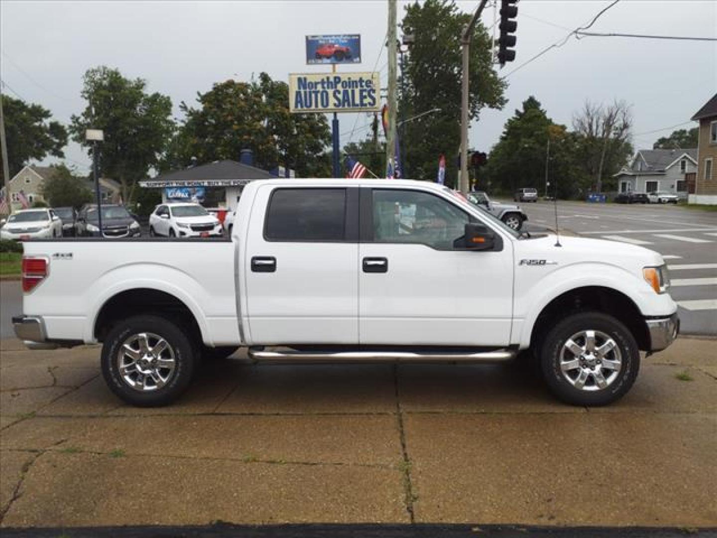 2014 Oxford White Ford F-150 4x4 XLT (1FTFW1EF0EF) with an 5.0L 5.0L Flex Fuel V8 360hp 380ft. lbs. Sequential Multiport Fuel Injection engine, 6-Speed Automatic transmission, located at 5505 N. Summit St., Toledo, OH, 43611, (419) 729-2688, 41.654953, -83.530014 - Photo#0