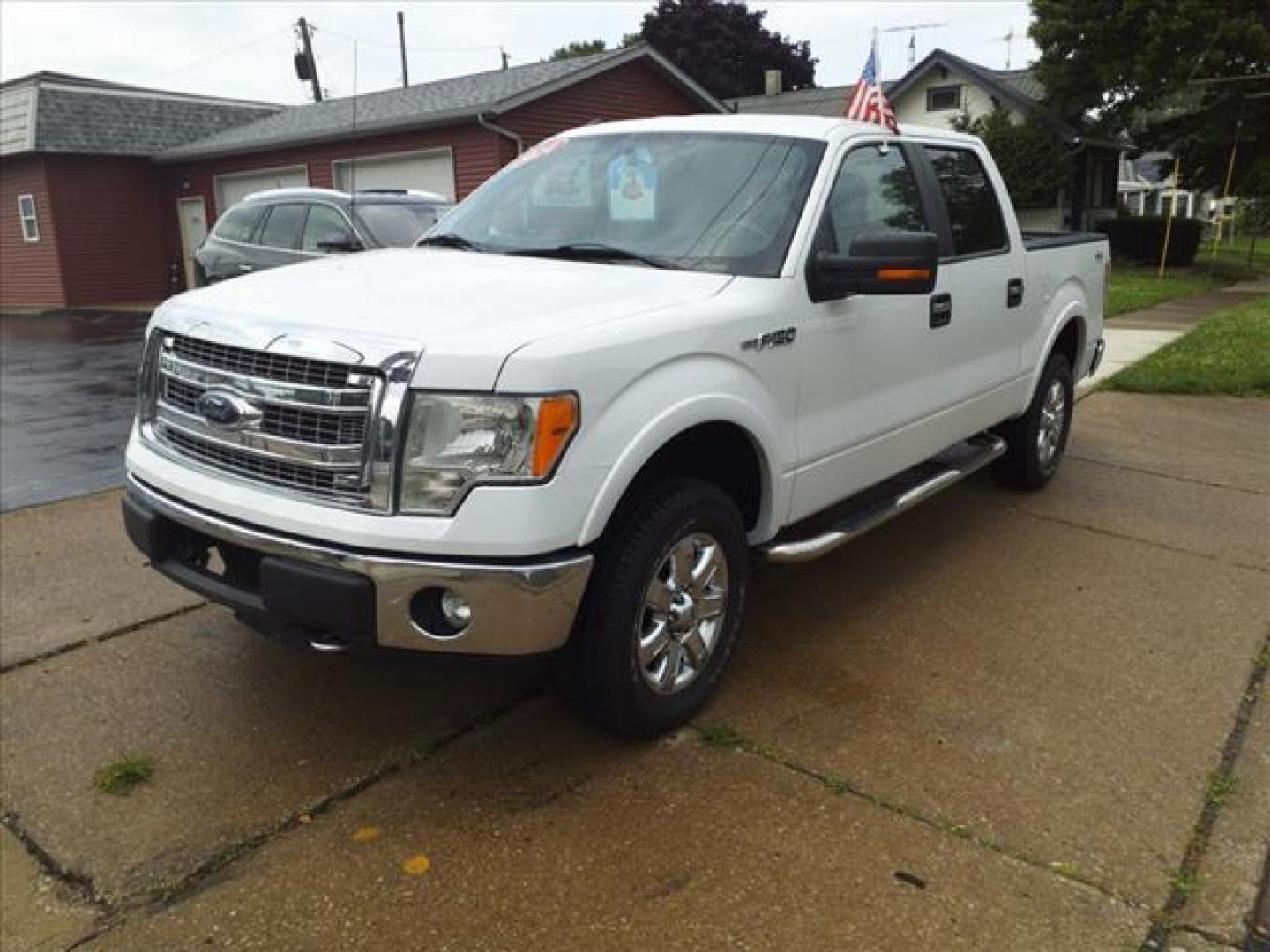 2014 Oxford White Ford F-150 4x4 XLT (1FTFW1EF0EF) with an 5.0L 5.0L Flex Fuel V8 360hp 380ft. lbs. Sequential Multiport Fuel Injection engine, 6-Speed Automatic transmission, located at 5505 N. Summit St., Toledo, OH, 43611, (419) 729-2688, 41.654953, -83.530014 - Photo#19