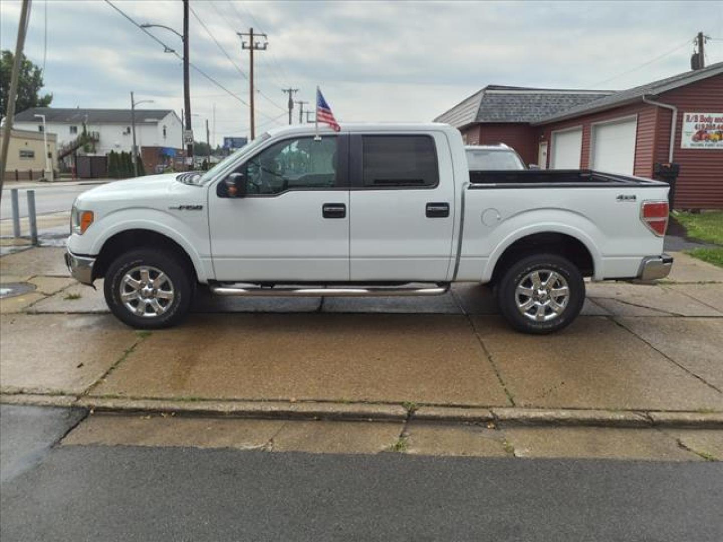 2014 Oxford White Ford F-150 4x4 XLT (1FTFW1EF0EF) with an 5.0L 5.0L Flex Fuel V8 360hp 380ft. lbs. Sequential Multiport Fuel Injection engine, 6-Speed Automatic transmission, located at 5505 N. Summit St., Toledo, OH, 43611, (419) 729-2688, 41.654953, -83.530014 - Photo#20