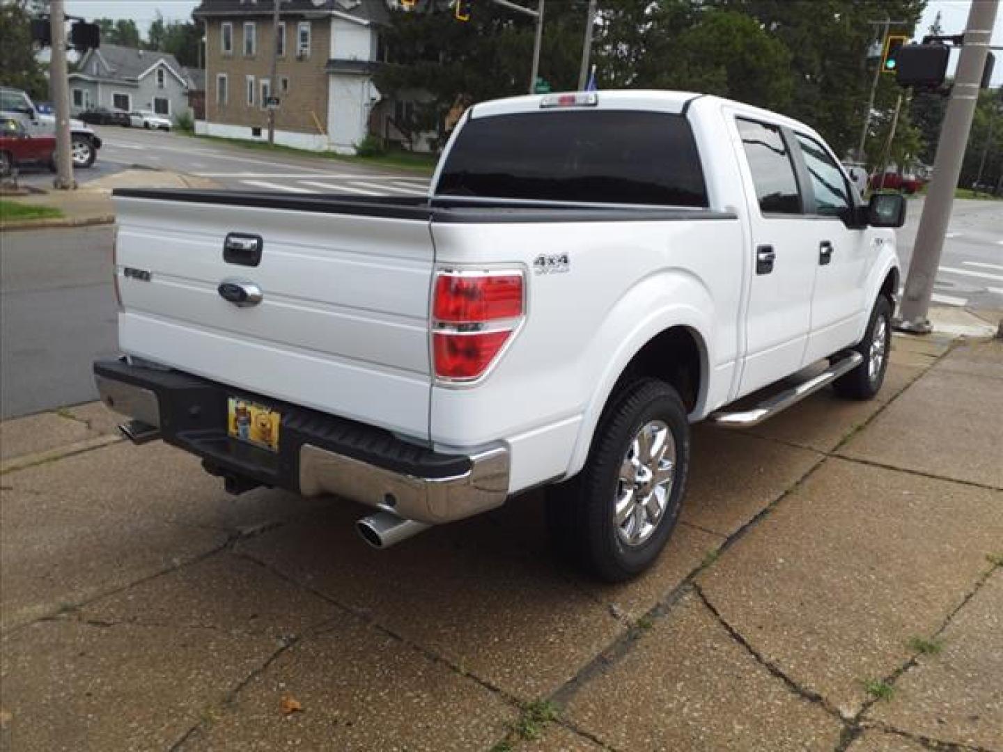 2014 Oxford White Ford F-150 4x4 XLT (1FTFW1EF0EF) with an 5.0L 5.0L Flex Fuel V8 360hp 380ft. lbs. Sequential Multiport Fuel Injection engine, 6-Speed Automatic transmission, located at 5505 N. Summit St., Toledo, OH, 43611, (419) 729-2688, 41.654953, -83.530014 - Photo#23