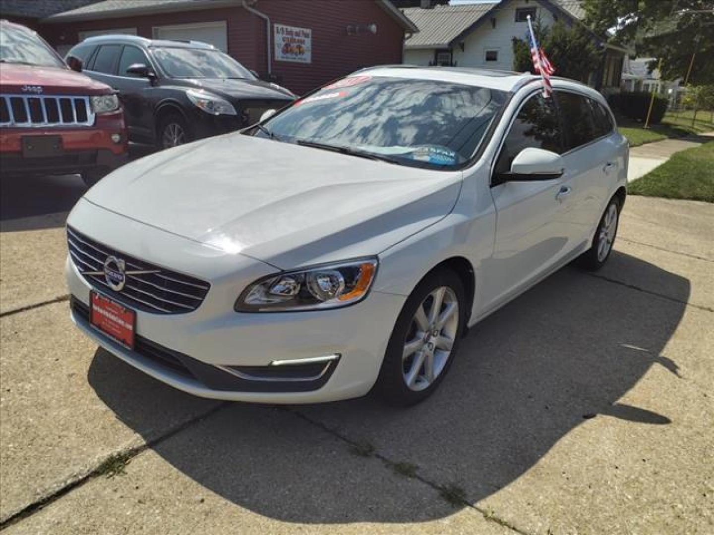 2017 Crystal White Pearl Metallic Volvo V60 T5 Premier (YV140MEK7H1) with an 2.0L 2.0L Turbo I4 240hp 258ft. lbs. ULEV Direct Injection engine, 8-Speed Shiftable Automatic transmission, located at 5505 N. Summit St., Toledo, OH, 43611, (419) 729-2688, 41.654953, -83.530014 - Photo#23