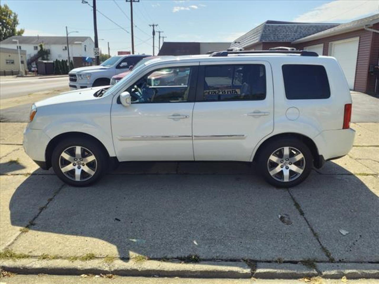 2012 White Diamond Pearl Honda Pilot Touring (5FNYF4H98CB) with an 3.5L 3.5L V6 250hp 253ft. lbs. Sequential Multiport Fuel Injection engine, 5-Speed Automatic transmission, located at 5505 N. Summit St., Toledo, OH, 43611, (419) 729-2688, 41.654953, -83.530014 - Photo#23