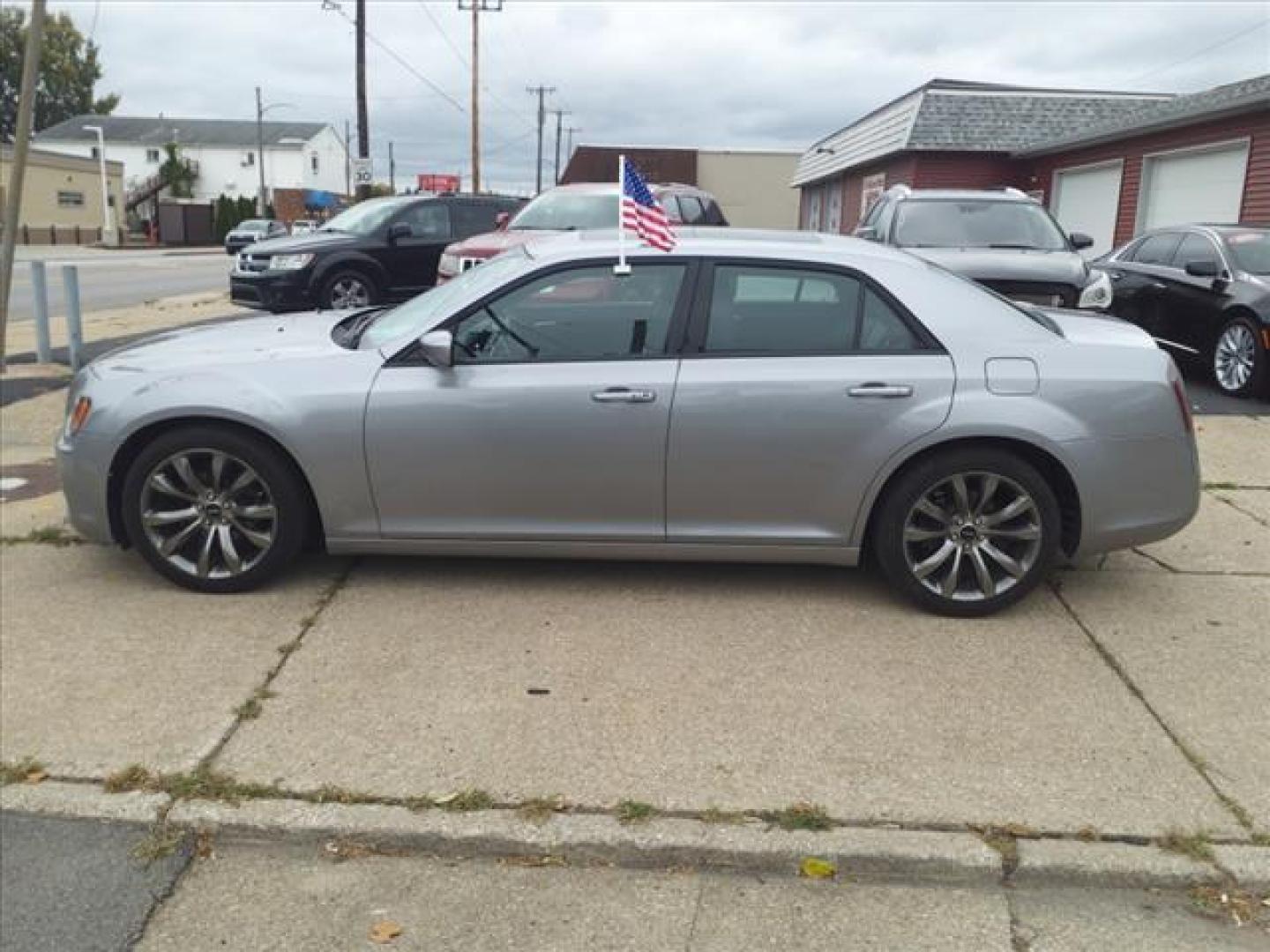 2014 Billet Silver Metallic Clear Coat Chrysler 300 S (2C3CCABG0EH) with an 3.6L Pentastar 3.6L V6 300hp 264ft. lbs. Sequential Multiport Fuel Injection engine, 8-Speed Shiftable Automatic transmission, located at 5505 N. Summit St., Toledo, OH, 43611, (419) 729-2688, 41.654953, -83.530014 - Photo#24