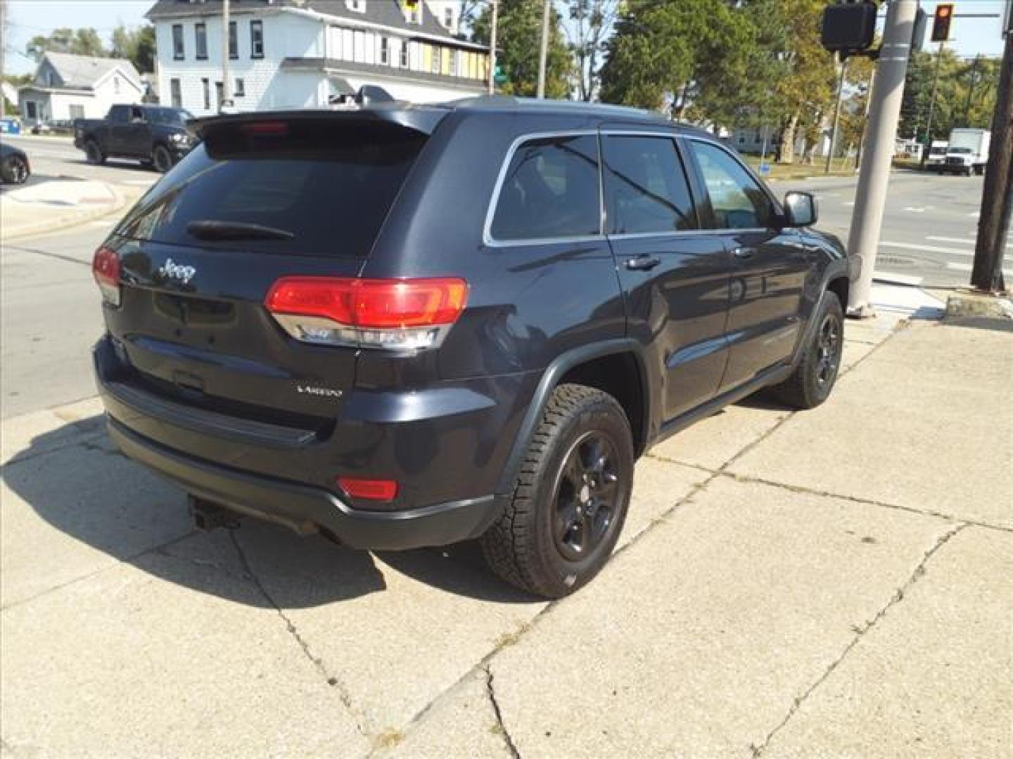 2015 Brilliant Black Crystal Pearl Coat Jeep Grand Cherokee 4x4 Laredo (1C4RJFAGXFC) with an 3.6L 3.6L V6 290hp 260ft. lbs. Sequential Multiport Fuel Injection engine, 8-Speed Shiftable Automatic transmission, located at 5505 N. Summit St., Toledo, OH, 43611, (419) 729-2688, 41.654953, -83.530014 - Photo#22