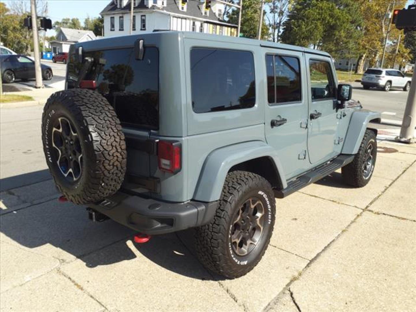 2013 Anvil Clear Coat Jeep wrangler Unlimited 4x4 Rubicon (1C4BJWFG4DL) with an 3.6L 3.6L V6 285hp 260ft. lbs. Sequential Multiport Fuel Injection engine, 5-Speed Automatic transmission, located at 5505 N. Summit St., Toledo, OH, 43611, (419) 729-2688, 41.654953, -83.530014 - Photo#19