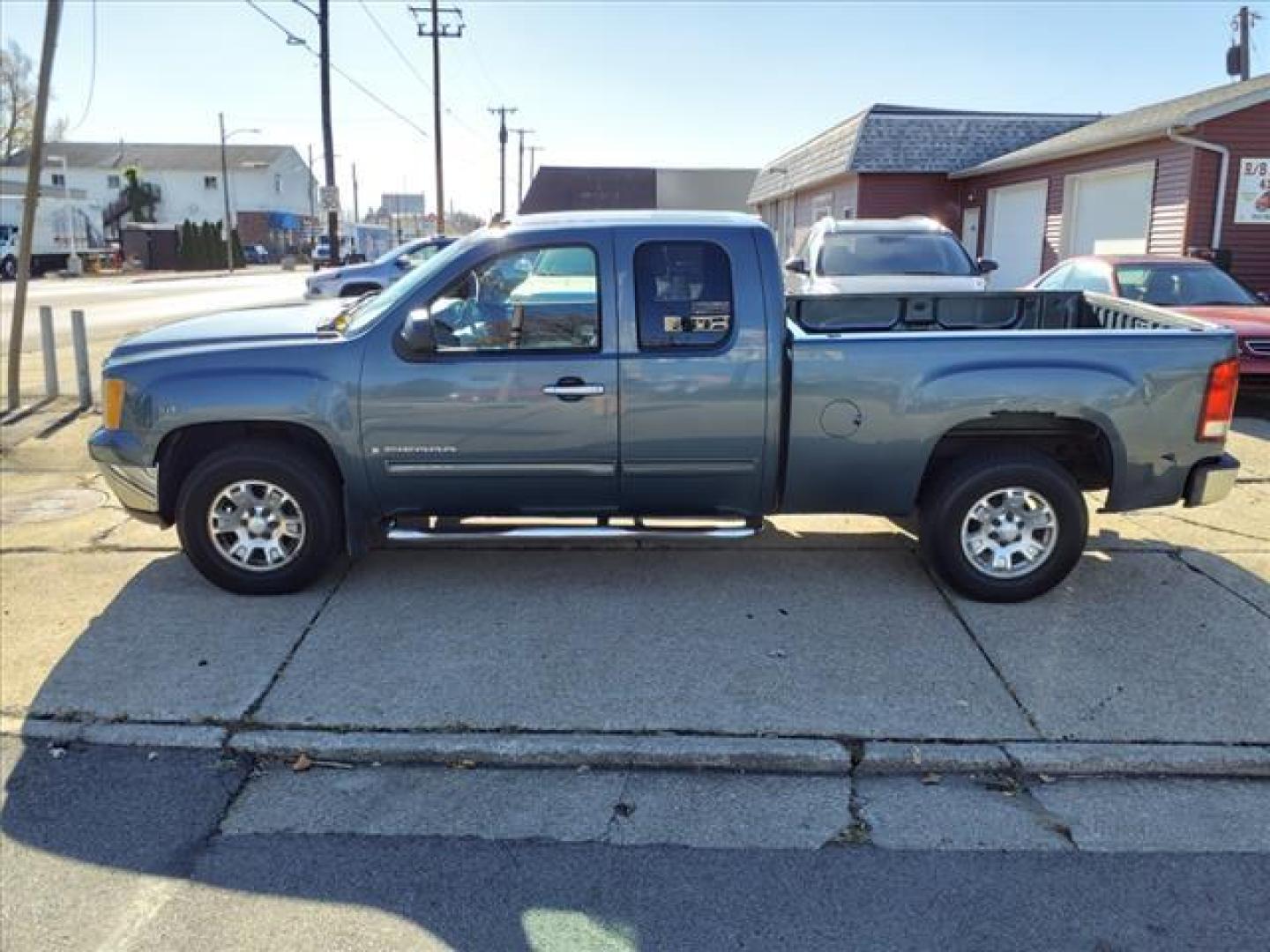 2008 Stealth Gray Metallic 46u GMC Sierra 1500 SLE1 (1GTEC19J18Z) with an 5.3L Vortec Iron Block 5.3L V8 315hp 338ft. lbs. Fuel Injected engine, 4-Speed Automatic transmission, located at 5505 N. Summit St., Toledo, OH, 43611, (419) 729-2688, 41.654953, -83.530014 - Photo#16