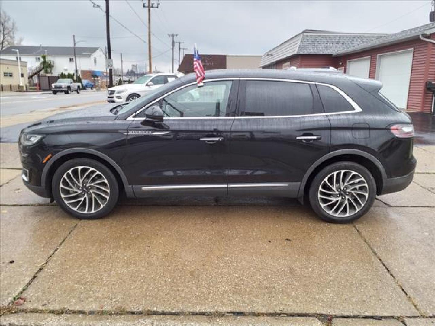 2019 Infinite Black Um Lincoln Nautilus AWD Reserve (2LMPJ8L9XKB) with an 2.0L 2.0L Turbo I4 250hp 275ft. lbs. Direct Injection engine, 8-Speed Shiftable Automatic transmission, located at 5505 N. Summit St., Toledo, OH, 43611, (419) 729-2688, 41.654953, -83.530014 - Photo#24