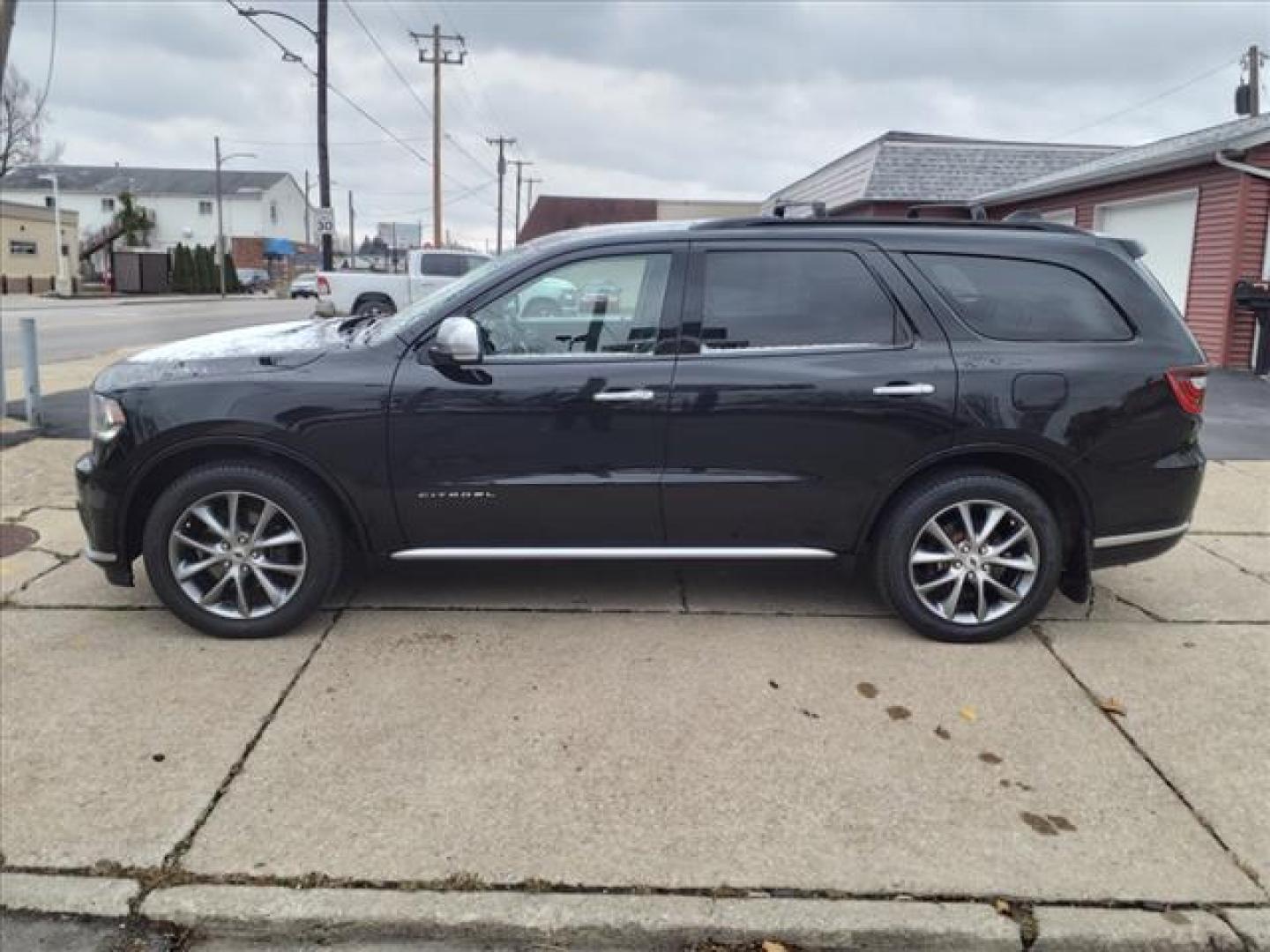 2020 Diamond Black Clear Coat Pxj Dodge Durango AWD Citadel (1C4RDJEG6LC) with an 3.6L Pentastar 3.6L V6 295hp 260ft. lbs. Sequential Multiport Fuel Injection engine, 8-Speed Shiftable Automatic transmission, located at 5505 N. Summit St., Toledo, OH, 43611, (419) 729-2688, 41.654953, -83.530014 - Photo#25