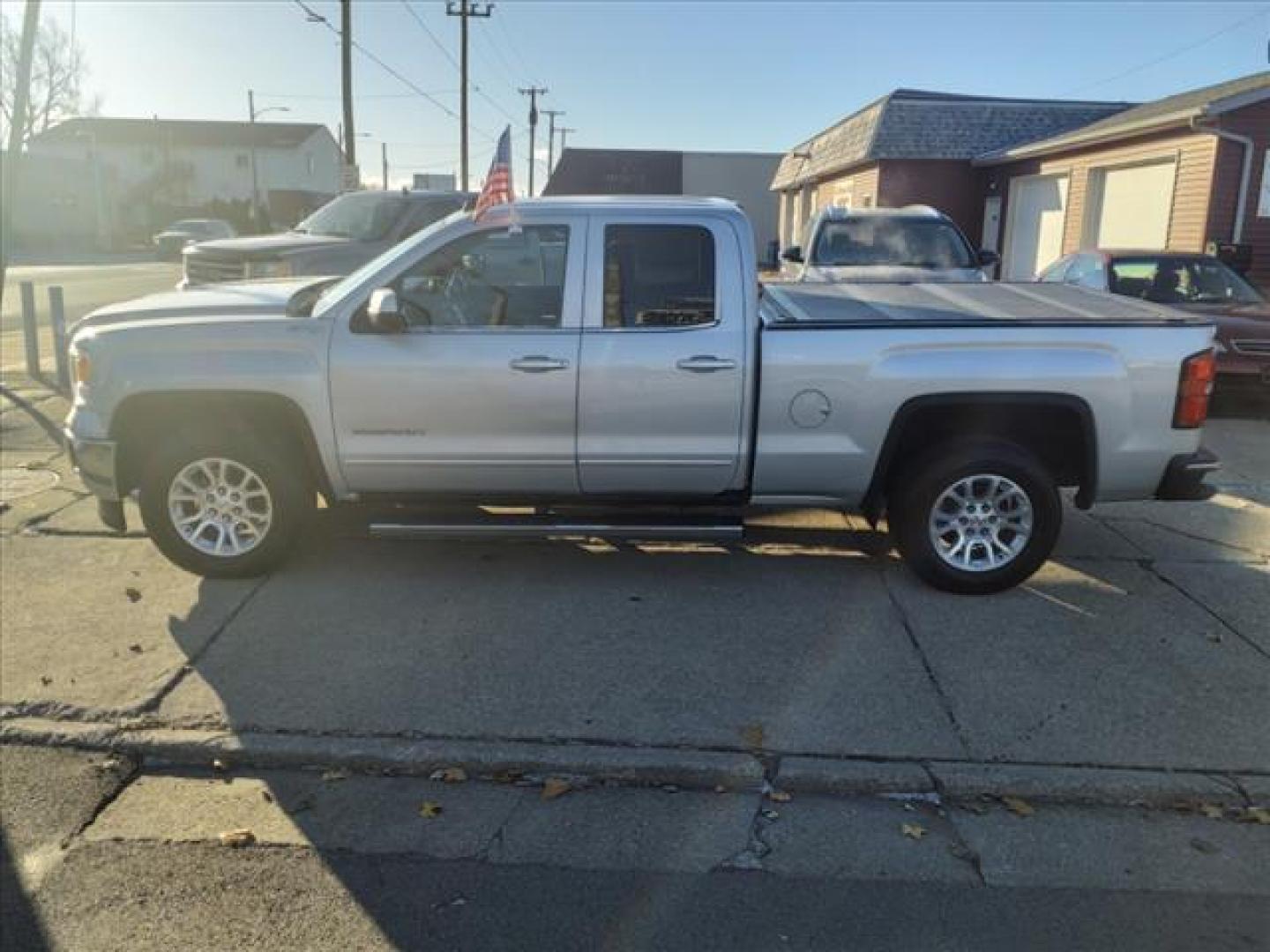 2014 Quicksilver Metallic Gan GMC Sierra 1500 4x4 SLE (1GTV2UEC6EZ) with an 5.3L EcoTec3 5.3L Flex Fuel V8 355hp 383ft. lbs. Direct Injection engine, 6-Speed Shiftable Automatic w/Overdrive transmission, located at 5505 N. Summit St., Toledo, OH, 43611, (419) 729-2688, 41.654953, -83.530014 - Photo#19