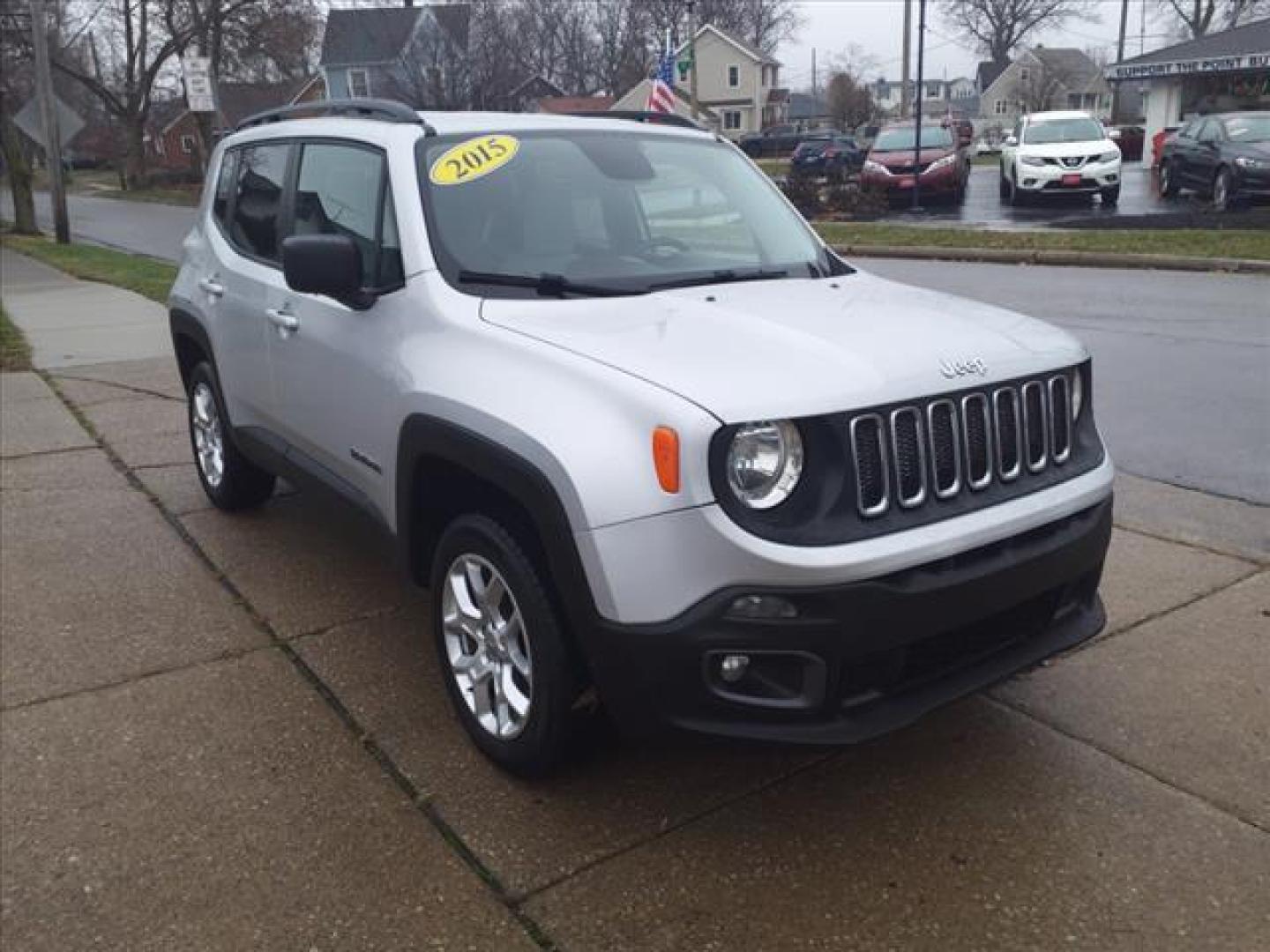 2015 Silver Jeep Renegade 4x4 Latitude (ZACCJBBT0FP) with an 4 Cylinder Fuel Injected engine, Automatic transmission, located at 5505 N. Summit St., Toledo, OH, 43611, (419) 729-2688, 41.654953, -83.530014 - Photo#12