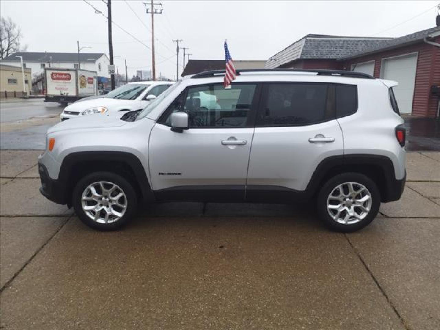 2015 Silver Jeep Renegade 4x4 Latitude (ZACCJBBT0FP) with an 4 Cylinder Fuel Injected engine, Automatic transmission, located at 5505 N. Summit St., Toledo, OH, 43611, (419) 729-2688, 41.654953, -83.530014 - Photo#25