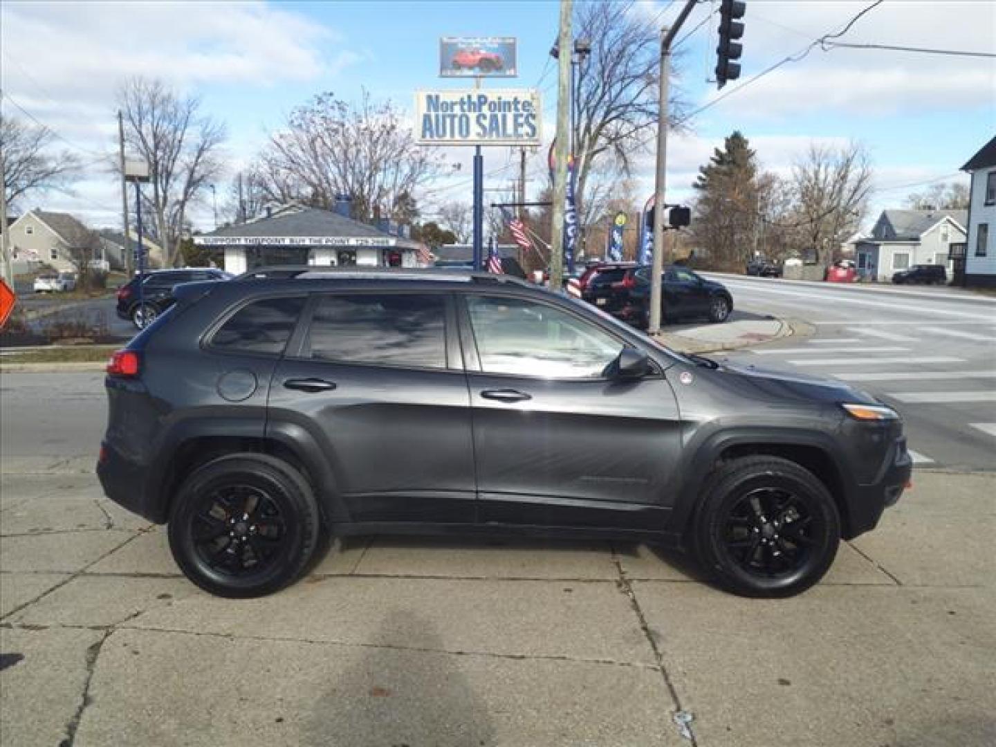 2016 Brilliant Black Crystal Pearl Coat Pxr Jeep Cherokee 4x4 Trailhawk (1C4PJMBS8GW) with an 3.2L 3.2L V6 271hp 239ft. lbs. Sequential Multiport Fuel Injection engine, 4WD 9-Speed Shiftable Automatic transmission, located at 5505 N. Summit St., Toledo, OH, 43611, (419) 729-2688, 41.654953, -83.530014 - Photo#0