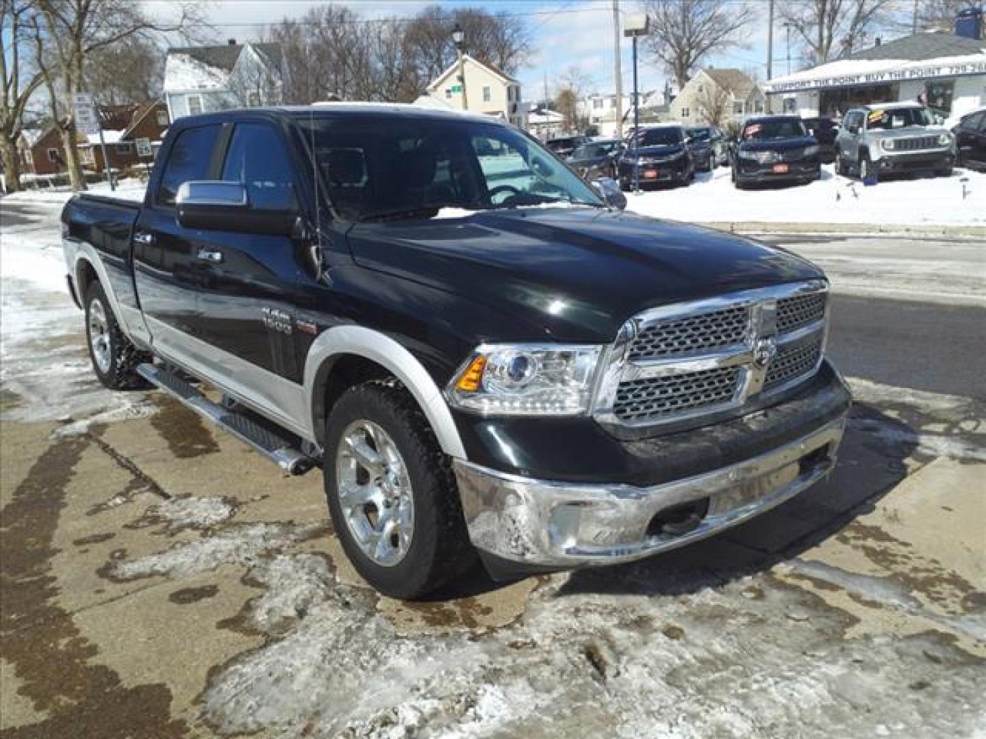 2015 Black Clear Coat/Bright Silver Metallic Clear Coat RAM 1500 4x4 Laramie (1C6RR7VT2FS) with an 5.7L HEMI 5.7L V8 395hp 410ft. lbs. Sequential Multiport Fuel Injection engine, 8-Speed Shiftable Automatic transmission, located at 5505 N. Summit St., Toledo, OH, 43611, (419) 729-2688, 41.654953, -83.530014 - Photo#19