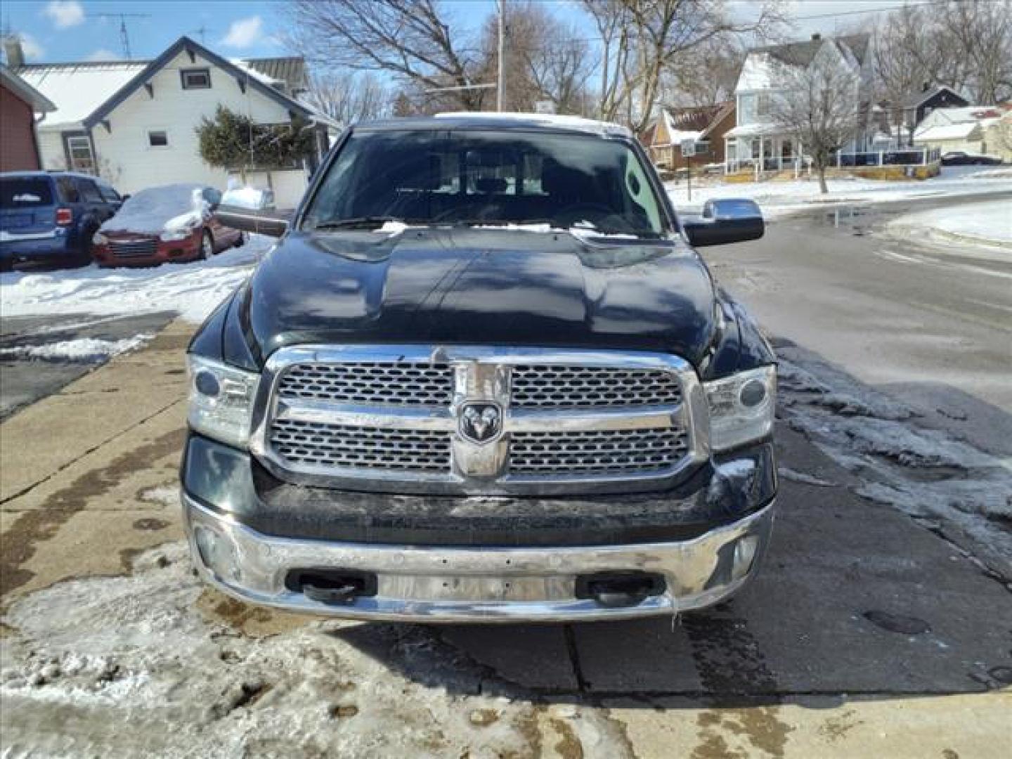 2015 Black Clear Coat/Bright Silver Metallic Clear Coat RAM 1500 4x4 Laramie (1C6RR7VT2FS) with an 5.7L HEMI 5.7L V8 395hp 410ft. lbs. Sequential Multiport Fuel Injection engine, 8-Speed Shiftable Automatic transmission, located at 5505 N. Summit St., Toledo, OH, 43611, (419) 729-2688, 41.654953, -83.530014 - Photo#20