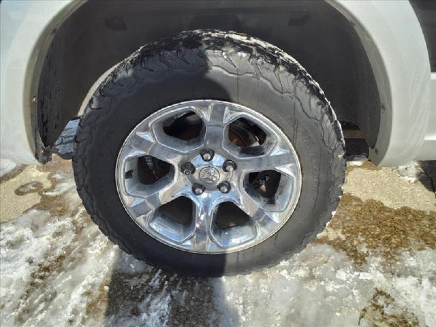 2015 Black Clear Coat/Bright Silver Metallic Clear Coat RAM 1500 4x4 Laramie (1C6RR7VT2FS) with an 5.7L HEMI 5.7L V8 395hp 410ft. lbs. Sequential Multiport Fuel Injection engine, 8-Speed Shiftable Automatic transmission, located at 5505 N. Summit St., Toledo, OH, 43611, (419) 729-2688, 41.654953, -83.530014 - Photo#26