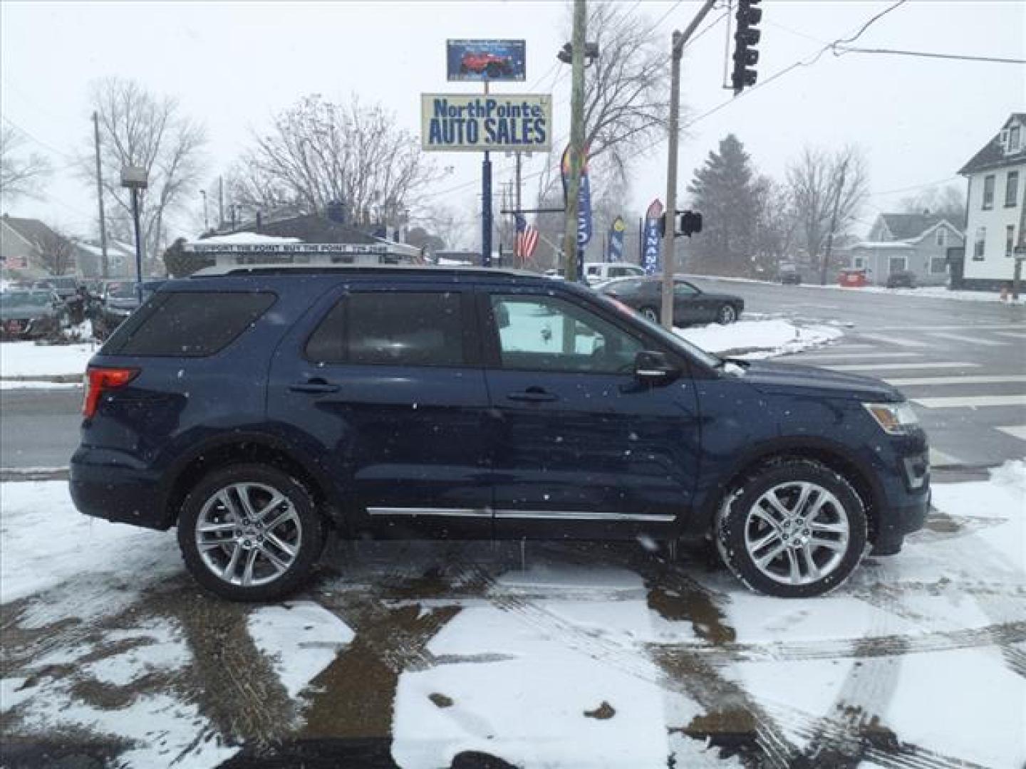 2016 Blue Jeans N1 Ford Explorer AWD XLT (1FM5K8D88GG) with an 3.5L 3.5L V6 290hp 255ft. lbs. Sequential Multiport Fuel Injection engine, 6-Speed Shiftable Automatic transmission, located at 5505 N. Summit St., Toledo, OH, 43611, (419) 729-2688, 41.654953, -83.530014 - Photo#0