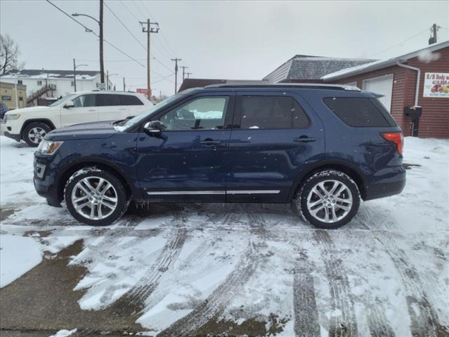 2016 Blue Jeans N1 Ford Explorer AWD XLT (1FM5K8D88GG) with an 3.5L 3.5L V6 290hp 255ft. lbs. Sequential Multiport Fuel Injection engine, 6-Speed Shiftable Automatic transmission, located at 5505 N. Summit St., Toledo, OH, 43611, (419) 729-2688, 41.654953, -83.530014 - Photo#23