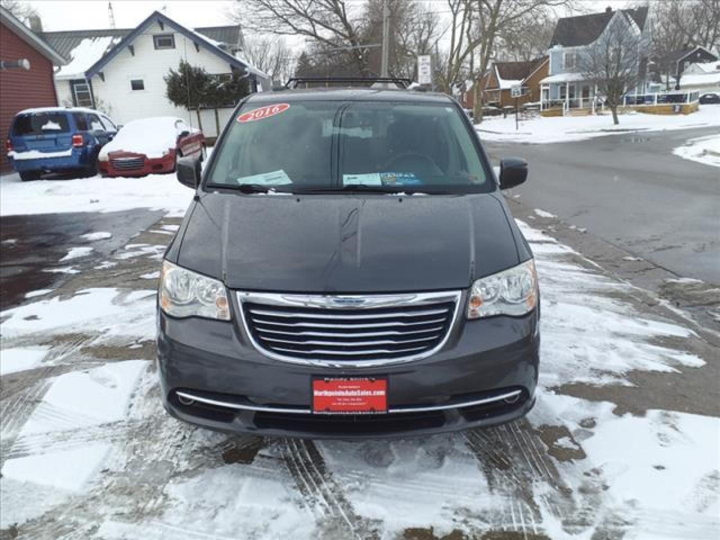 2016 Granite Crystal Metallic Clear Coat Pau Chrysler Town and Country Touring (2C4RC1BG1GR) with an 3.6L Pentastar 3.6L Flex Fuel V6 283hp 260ft. lbs. Sequential Multiport Fuel Injection engine, 6-Speed Shiftable Automatic transmission, located at 5505 N. Summit St., Toledo, OH, 43611, (419) 729-2688, 41.654953, -83.530014 - Photo#19